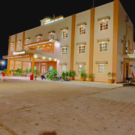 Avadh Sunshine Palace Hotel And Resort Ayodhya Екстериор снимка