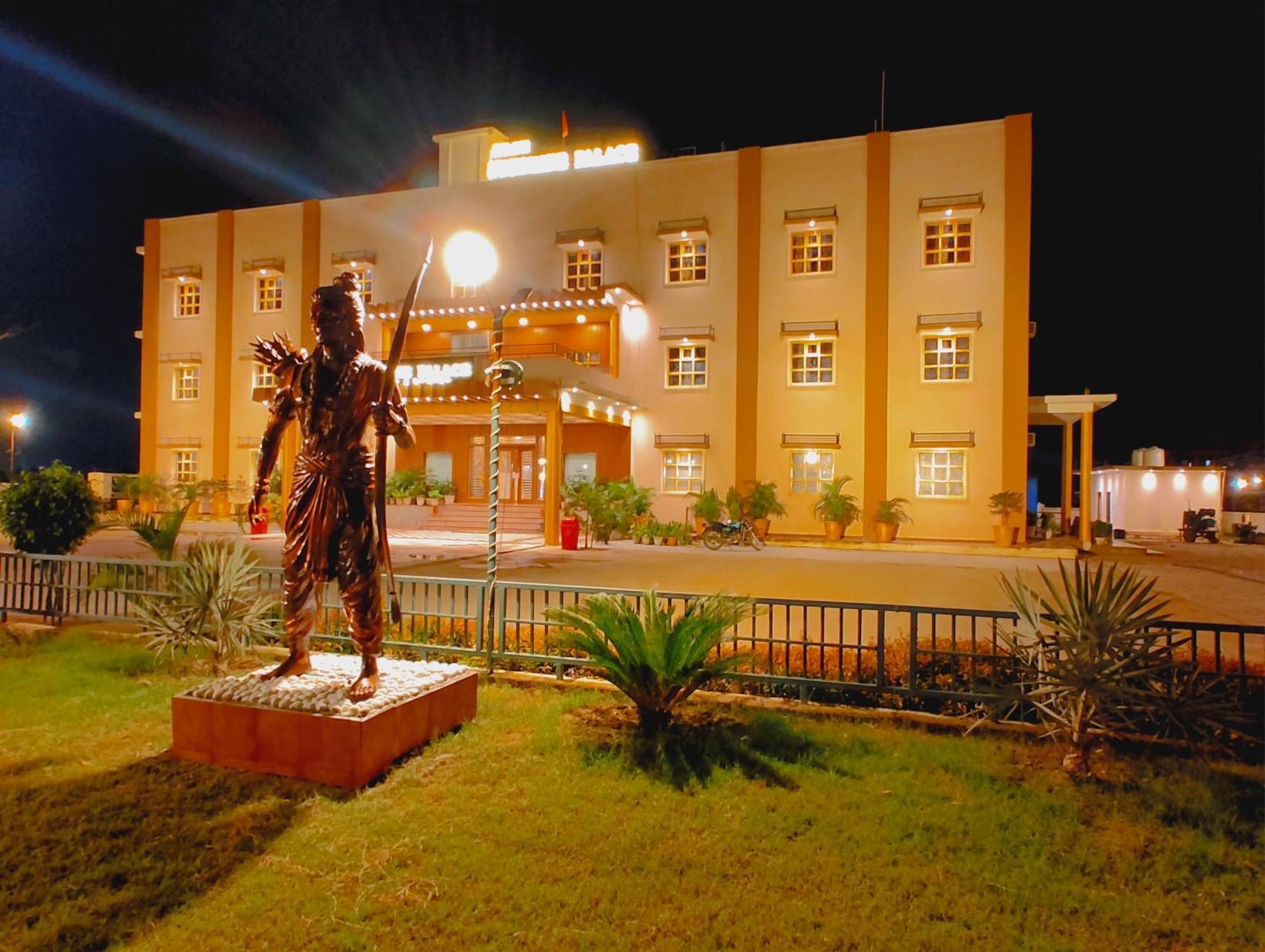 Avadh Sunshine Palace Hotel And Resort Ayodhya Екстериор снимка