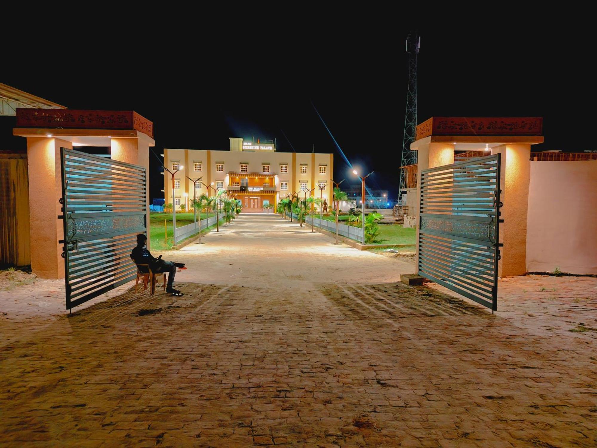 Avadh Sunshine Palace Hotel And Resort Ayodhya Екстериор снимка