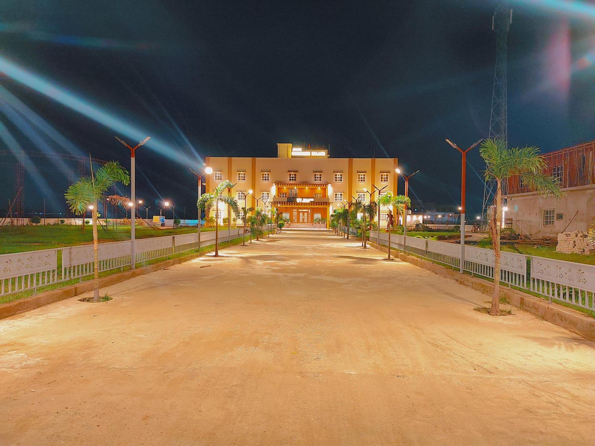 Avadh Sunshine Palace Hotel And Resort Ayodhya Екстериор снимка