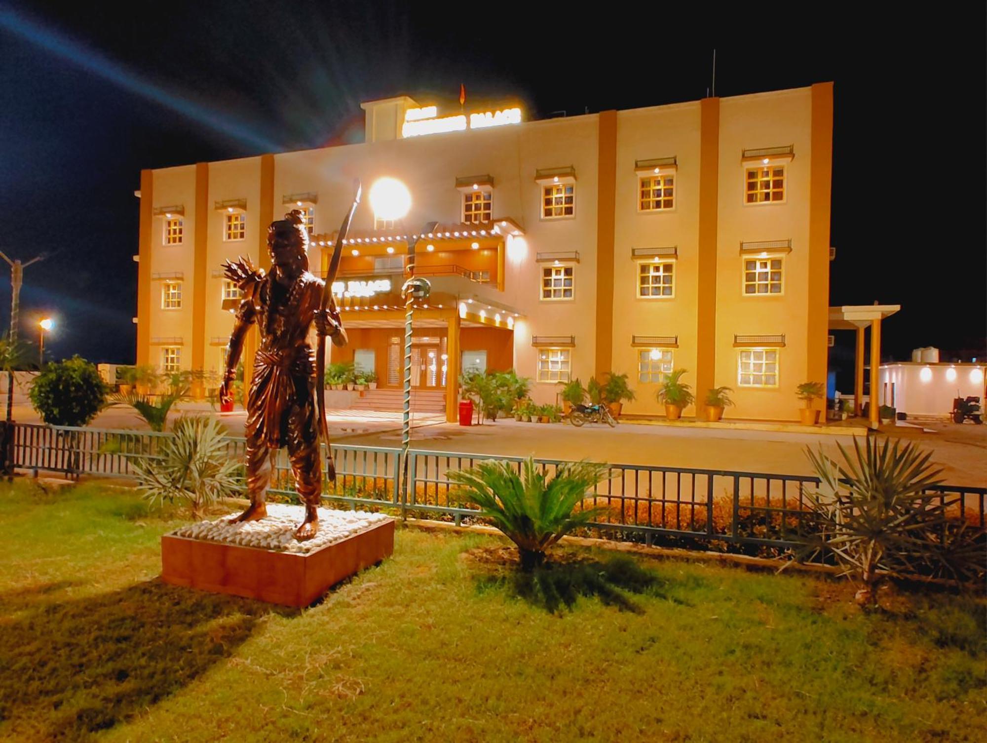 Avadh Sunshine Palace Hotel And Resort Ayodhya Екстериор снимка