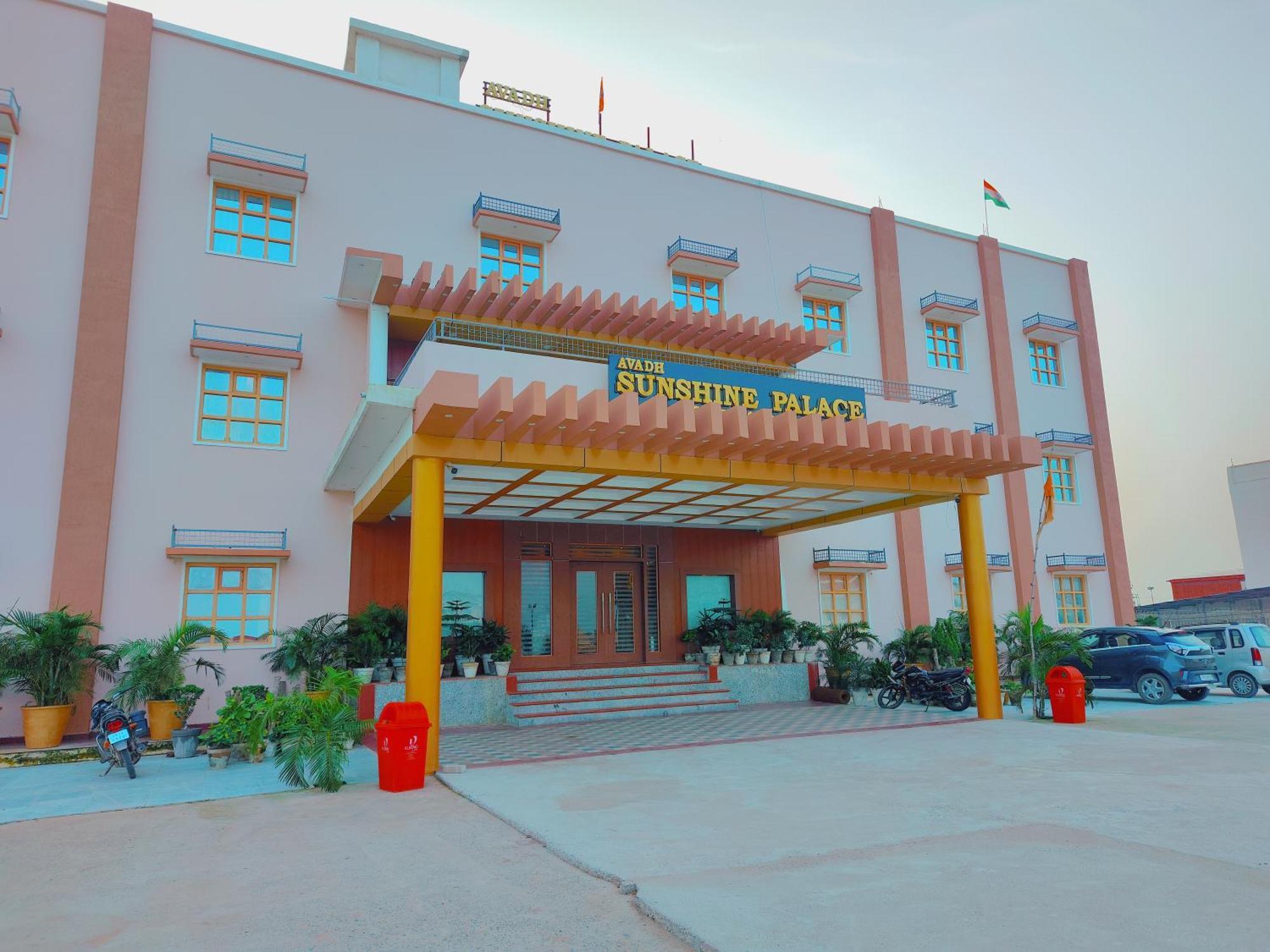 Avadh Sunshine Palace Hotel And Resort Ayodhya Екстериор снимка