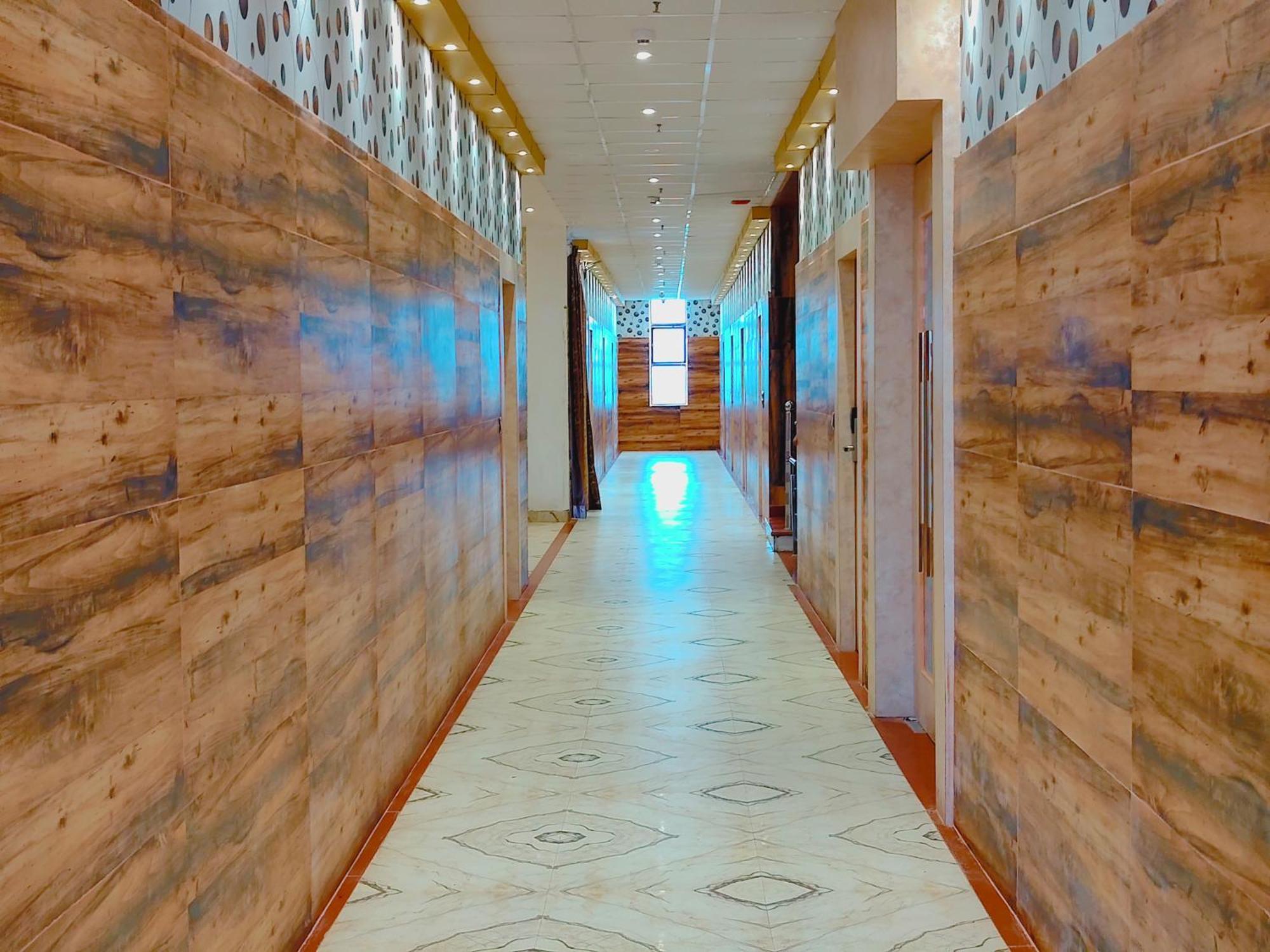 Avadh Sunshine Palace Hotel And Resort Ayodhya Екстериор снимка